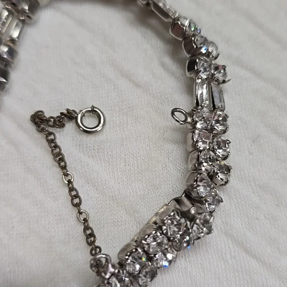 Elegant Silver Rhinestone Bracelet - Picture 7 of 7